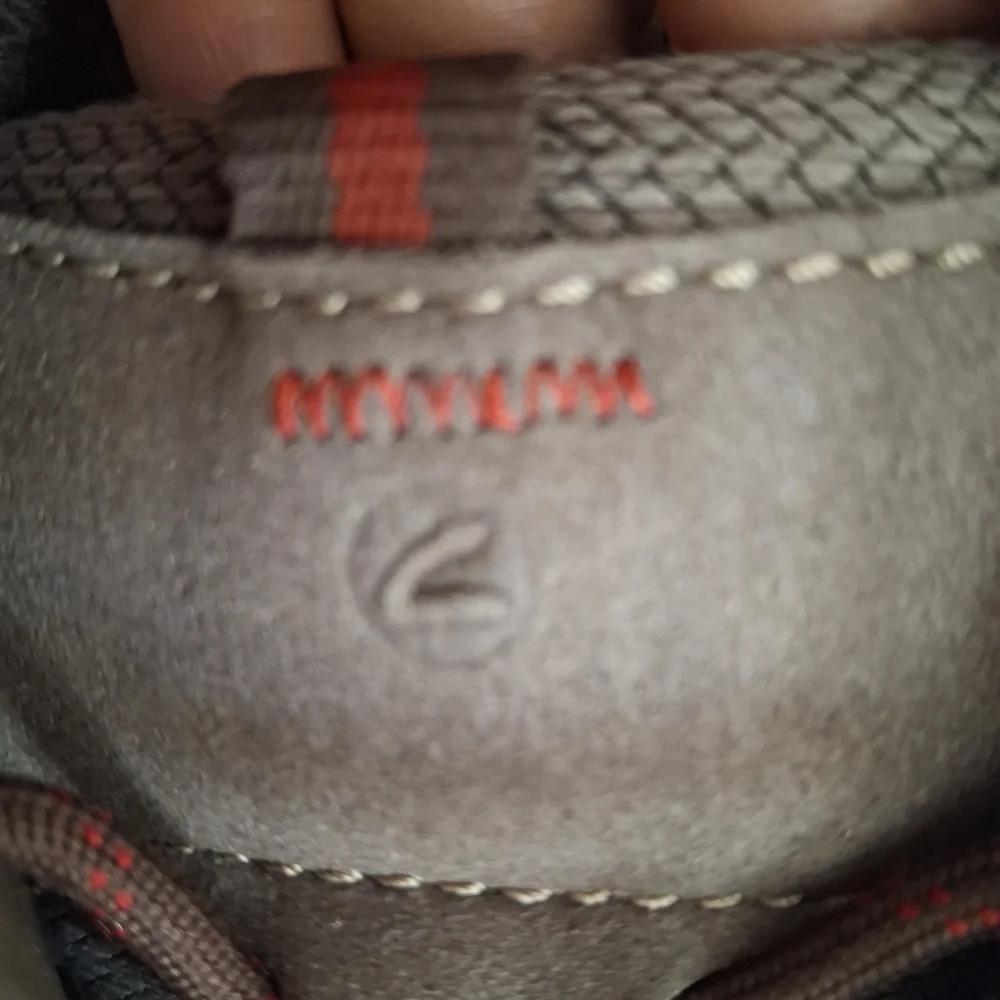 Men's Clarks Brown Boots Size 11.